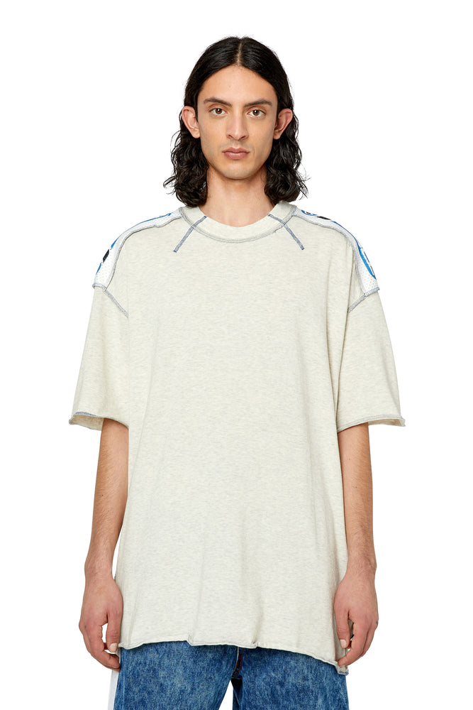 T-shirt with mesh shoulder pads-- Front Pockets Side Pockets Patch Pockets
