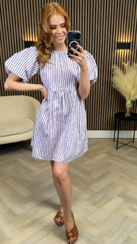 Lee Lilac & White Striped Puff Sleeve Smock Mini Dress Classic Floral Print Mini Dress Lee Lilac & White Striped Puff Sleeve Smock Mini Dress Classic Floral Print Mini Dress