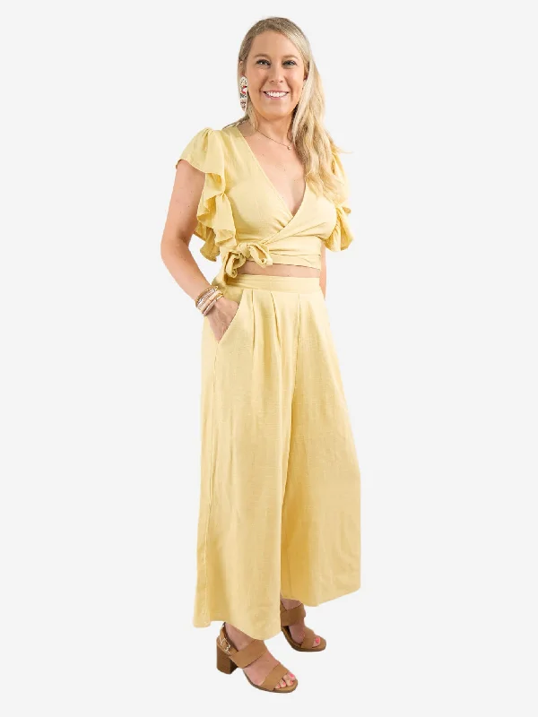A Linen Vision In Lemon Pants Fashionable Work Pants