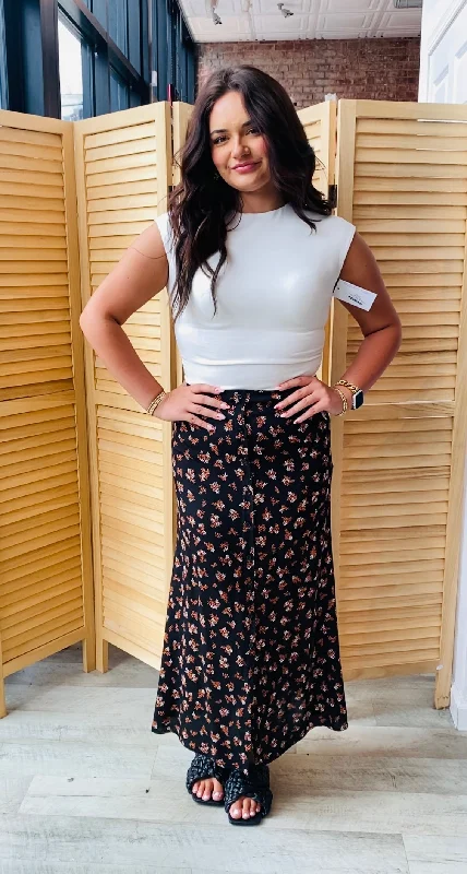 Easy Breezy Midi Skirt | Black zip skirt side