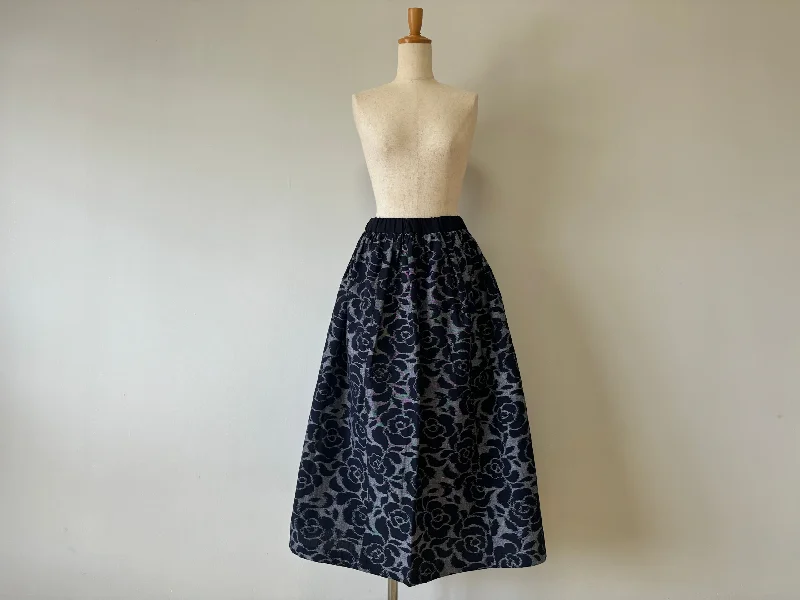 Kurume Kasuri Skirt [Wild Rose Pattern] (Navy-Black) high waist skirt